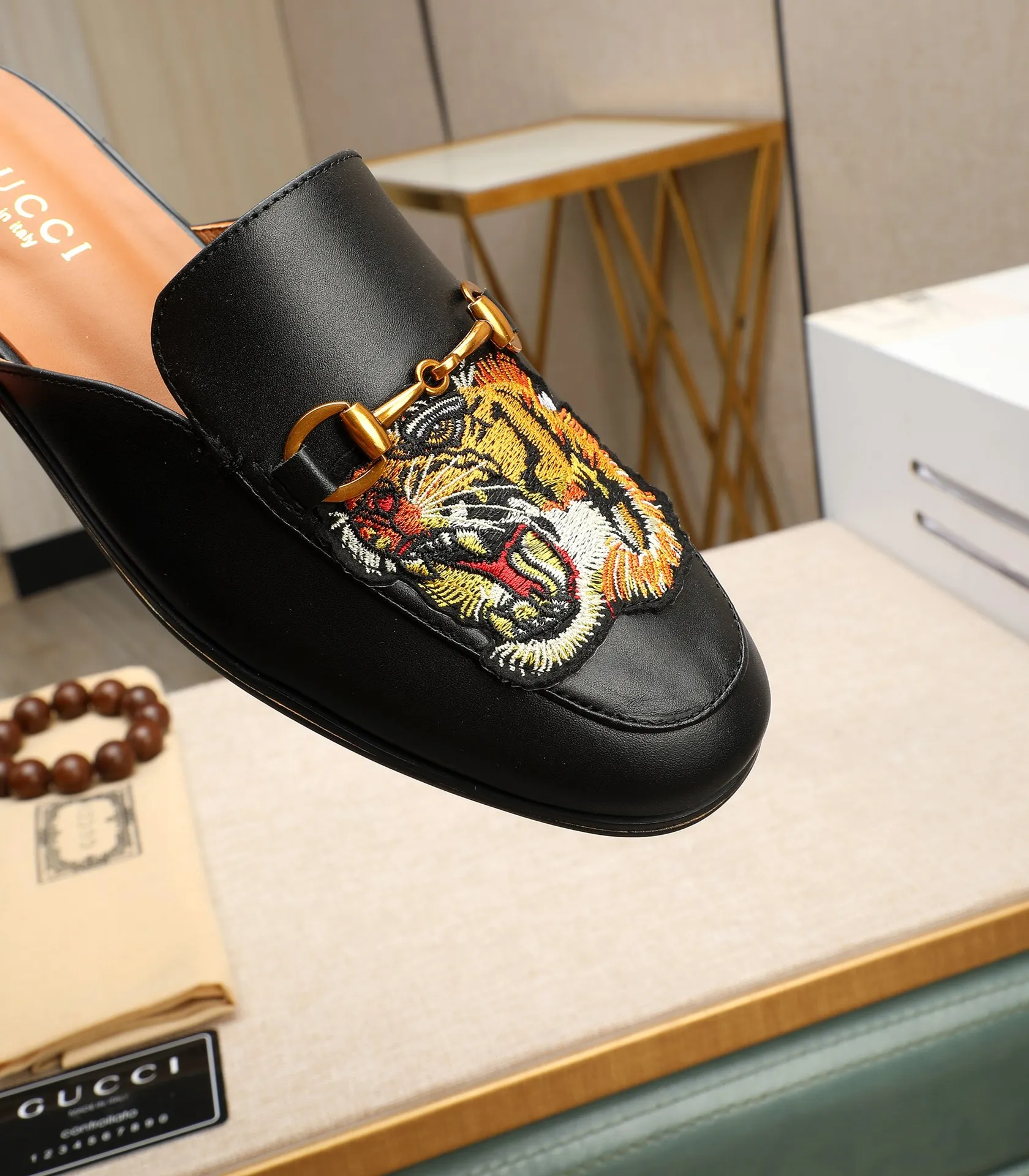 Men's clothing and shoes 💰380 (Gucci) The latest 🎁🎁 casual and fashionable men's shoes 👟 from the official website, hot style 💥 style is simple and elegant, exclusive for trendy men. Unique official website latest brand double G elements 👑 original Gucci decoration, fashionable and generous, original material original calfskin, ✅ fully imported first-layer pigskin lining, official website designated wear-resistant, lightweight original rubber casual outsole, counter classic model taken in kind, 38-44 black and white optional